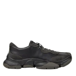Camper Wir präsentieren die nächste Generation des Karstschwarz Low-Top-Sneaker