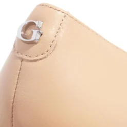 Guess Bravo4 Sand Pumps
