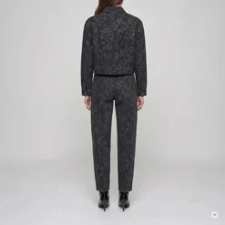 Marc Aurel Der Print verleiht dieser Barrel-Fit-Jeans einen b schwarz Ausgestellte Jeans