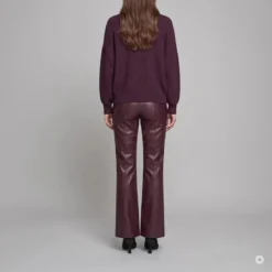 Marc Aurel Diese Strickjacke im Blazer-Look aus Halbpatent-St lila Strickjacke