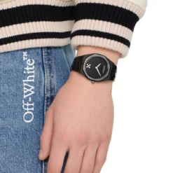 Off-White Modisch, stylisch und immer im Trend - diese runde schwarz Quarzuhr