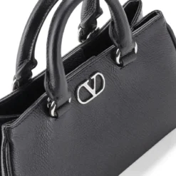 Valentino Garavani Handtasche aus Leder schwarz Crossbody Bag