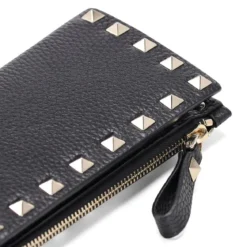 Valentino Garavani Kartenetui mit Nieten schwarz Portemonnaie mit Zip-Around-Reißverschluss