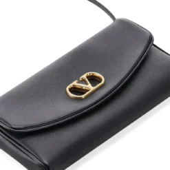 Valentino Garavani Schultertasche aus Nappaleder schwarz Crossbody Bag