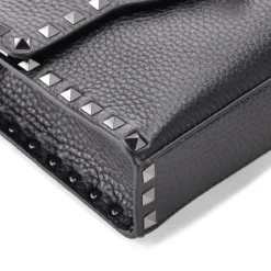 Valentino Garavani Tasche aus Leder schwarz Crossbody Bag