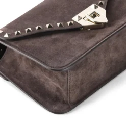 Valentino Garavani Umhängetasche Rockstud aus Veloursleder braun Crossbody Bag